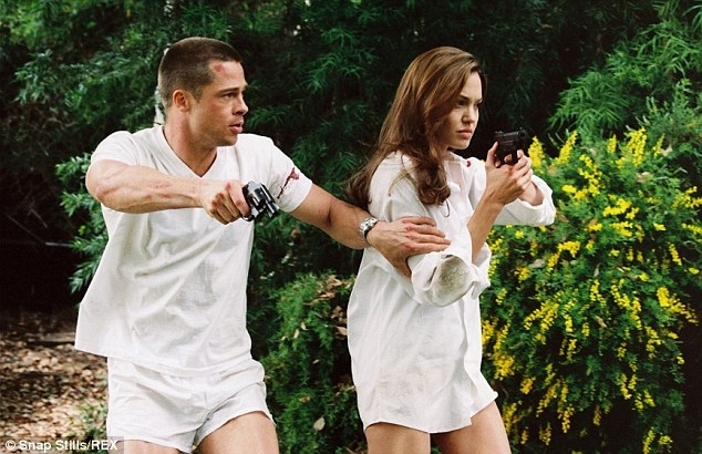 
	
	Brad Pitt và Angelina Jolie trong phim Mr. & Mrs. Smith